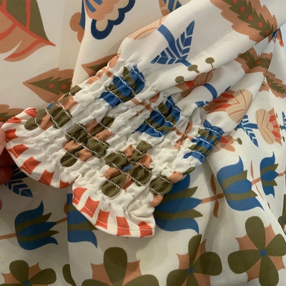 Sail to Sable Style F2515 Long Sleeve Blouse, Tan/Ivory Floral, sm,md,lg - Picture 4 of 6